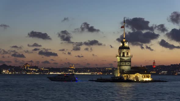 Maiden's Tower (Kiz Kulesi) day to night, Istanbul timelapse alt