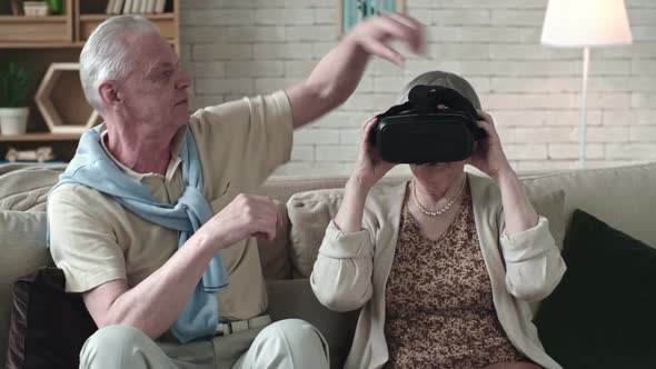 Elderly Couple with VR Headset alt