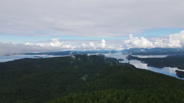 Stunning views over the Sunshine Coast with valleys and rivers meandering through the landscape. Wid alt