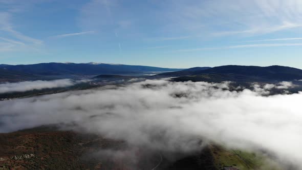 Mountain sea of fog Drone Timelapse - Palacios de la Sierra HD alt