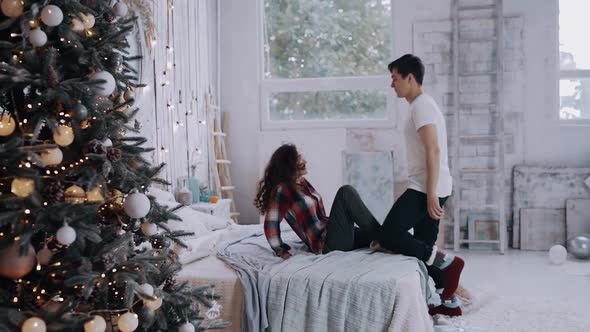 Wide Side Uncle Frame with a Romantic Couple on New Year's Eve alt