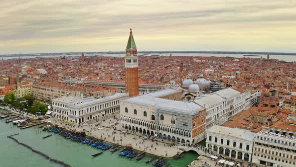 Aerial View Historical Attractions City of Venice in Italy Doge's Palace Famed San Marco Public alt