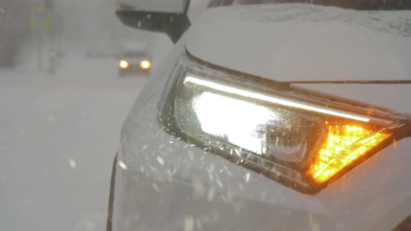 Emergency Car Warning Light on the Background of Moving Cars on a Night Road City alt