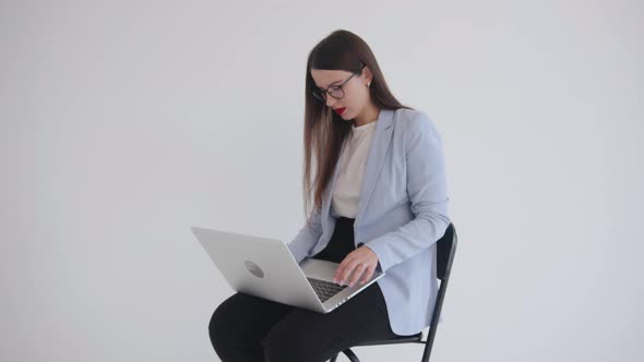 Ambitious Young Business Woman Gets Angry While Working on a Laptop and is Outraged That the Page is alt