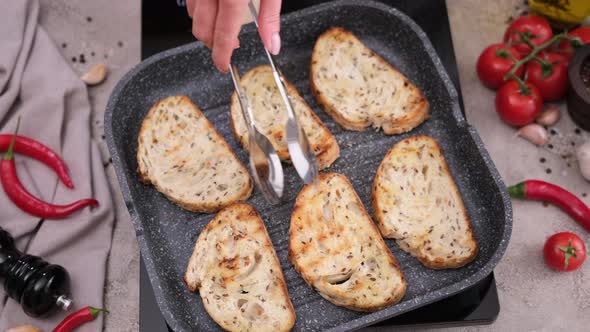 Toasting Slices of Baguette in a Grill Frying Pan alt