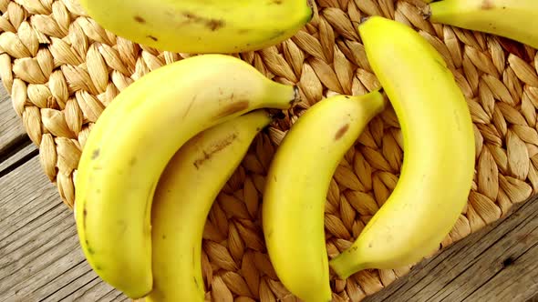 Bananas arranged on place mat alt