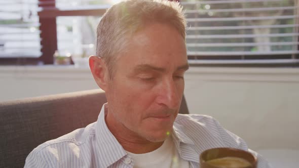 Man drinking coffee at home alt