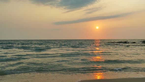 Beautiful sunset on the tropical beach and sea alt