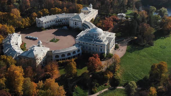 Fantastic Aerial View of the Famous Pavlovsk Palace in the Autumn Picturesque Park alt