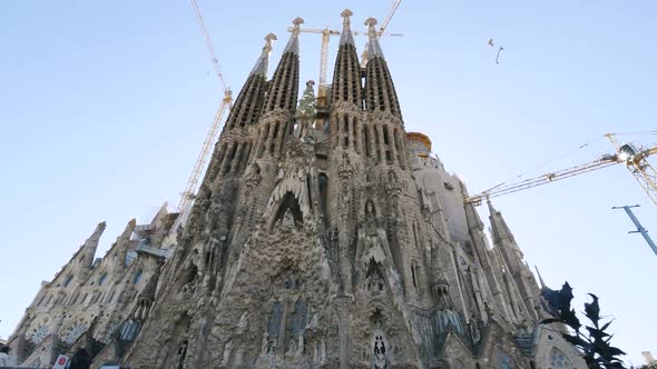 La Sagrada Familia Antoni Gaudi Barcelona Camera Car