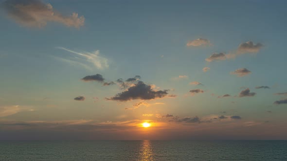 Time Lapse Scenery Sunset Over The Sea alt