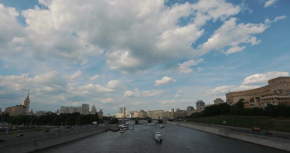 Timelapse View of Moscow Kremlin and Moskva River, Moscow, Russia. Tourist Ships Navigate in Moscow alt