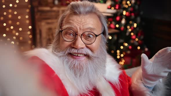 Santa Claus Blogger Talking Webcam Call Congratulation Christmas Holiday alt