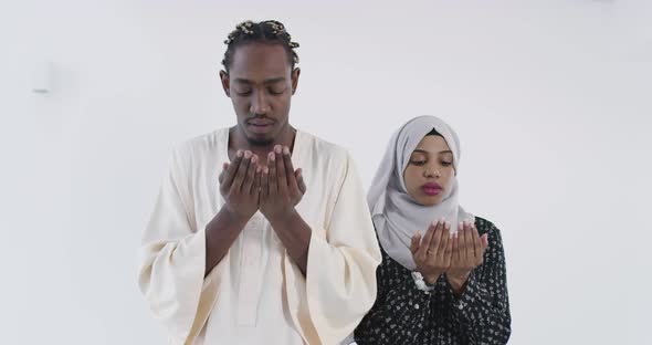 Making Traditional Fatiha Prayer To Allah God African Muslim Couple at Home in Ramadan alt