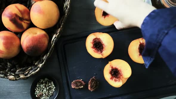 Cutting peaches in half for making grilled peaches. alt