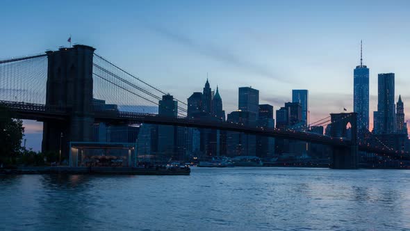 4K Sunset timelaspe of Manhattan skyline and Brooklyn bridge - New York - USA