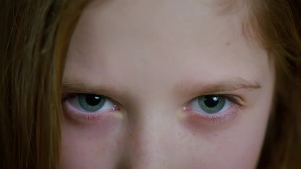 Child's Eye Close Up alt