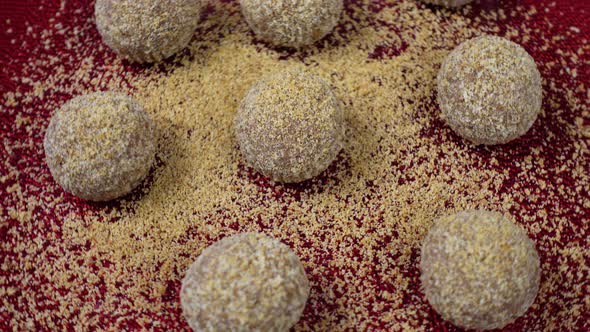 Candies On Plate, Rotation 360 alt