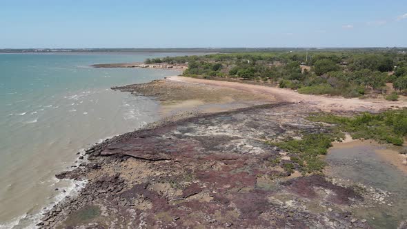 Aerial drone shot of Rocky Beach at East Point Reserve in Darwin, Northern Territory alt