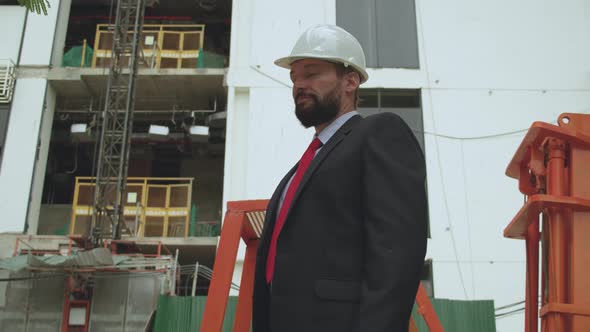 Portrait of a Successful Handsome Engineer of Bearded Senior Architect Builder Businessman in White alt