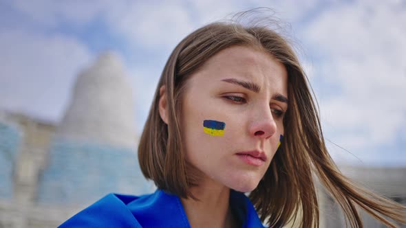 Ukrainian Woman Feels Sorrow for Native Country Crying alt