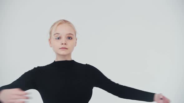 Young Blonde Woman Ballerina Doing Spins in the Studio alt