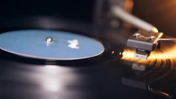 Cartridge and the Vinyl Disc While Playing alt