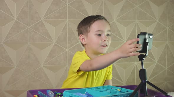 Child Video Blogger alt