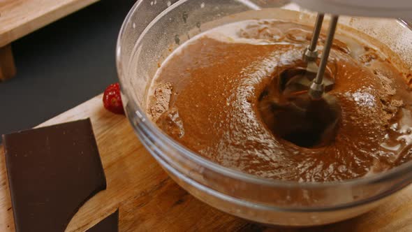 I Mix the Ingredients for the Chocolate Cake with the Mixer alt