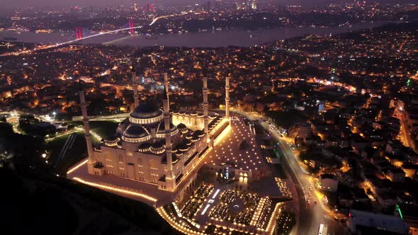 Aerial Drone View of Istanbul Camlica Mosque and Bosphorus. Biggest Mosque in Europa 01 alt