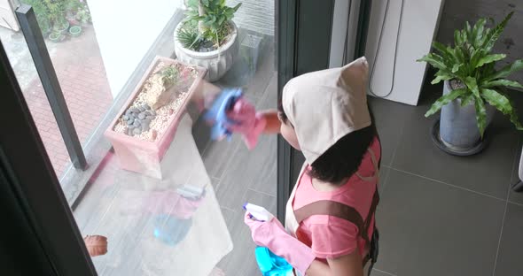 House maid enjoy doing house work alt