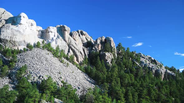 Amazing Panoramic View of Mount Rushmore in Summer Season alt