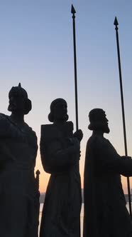 Monument To the Founders of the City in the Morning at Dawn alt