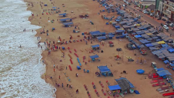 Aerial view of a crowded beach in India, Puri, Orissa. 4k alt
