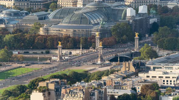 Paris, France, Timelapse - The Alexander III bridge in Paris during the day alt