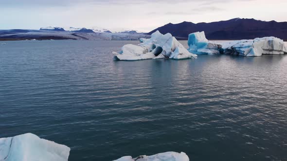 Jökulsárlón Glacier Lagoon in Iceland alt