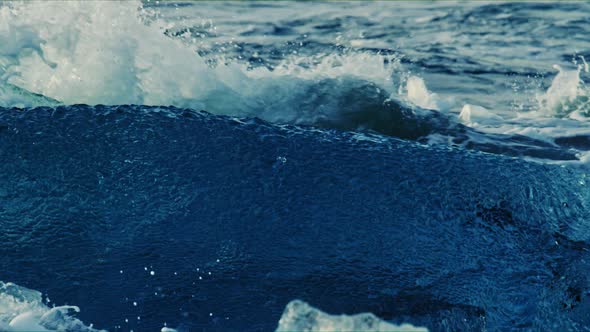 Icebergs and Waves alt