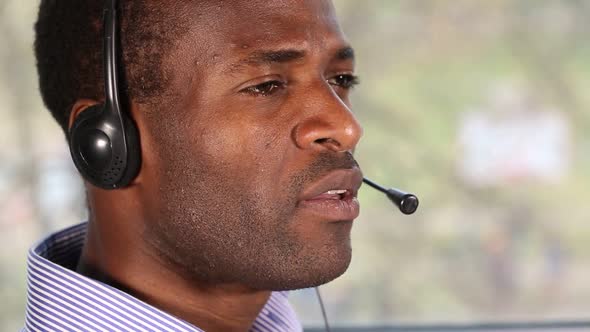 Call Center Works With the Client alt