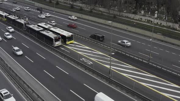 Istanbul Traffic And Public Transport Metrobus alt