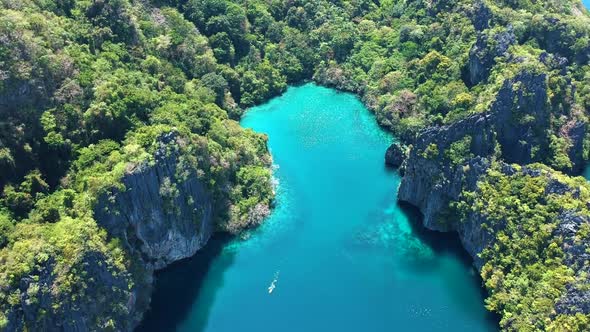 Slow aerial reveal of big lagoon and small lagoon, El nido, Palawan, Philippines alt