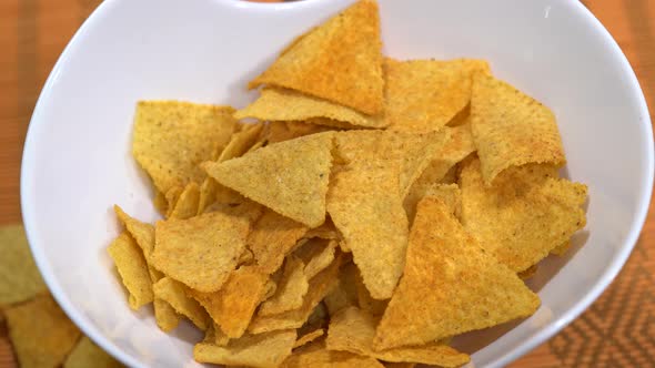 Nachos into a slowly rotating white plate