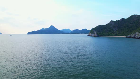 4K Aerial view of drone move on beautiful sea. Flight over ocean, open sea. alt