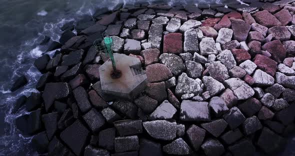 Lighthouse of the Dam in the Middle of the Sea alt