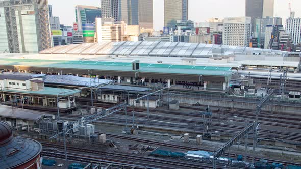 Timelapse Large Tokyo Railway Station with Various Trains alt