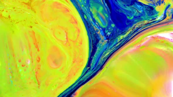 Hypnotizing In Detailed Surface Colorful Paint Spreads 6