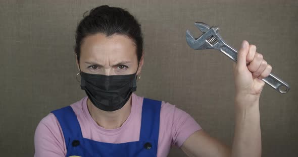 House Worker in Pandemic alt