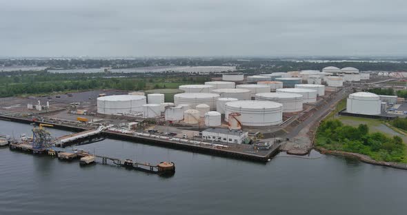 Industrial Storage Crude Oil Tank Terminal with Oil Refinery Plant Factory alt