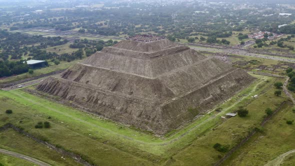 AERIAL: Teotihuacan, Mexico, Pyramids (Flying Around) alt