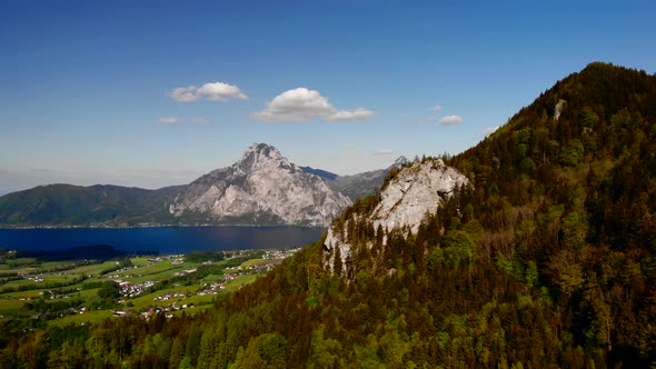 Beautiful view on the Mountains alt