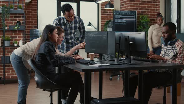 Programmers Collaborating on Group Project Compiling Algorithm for New Cloud Computing User alt